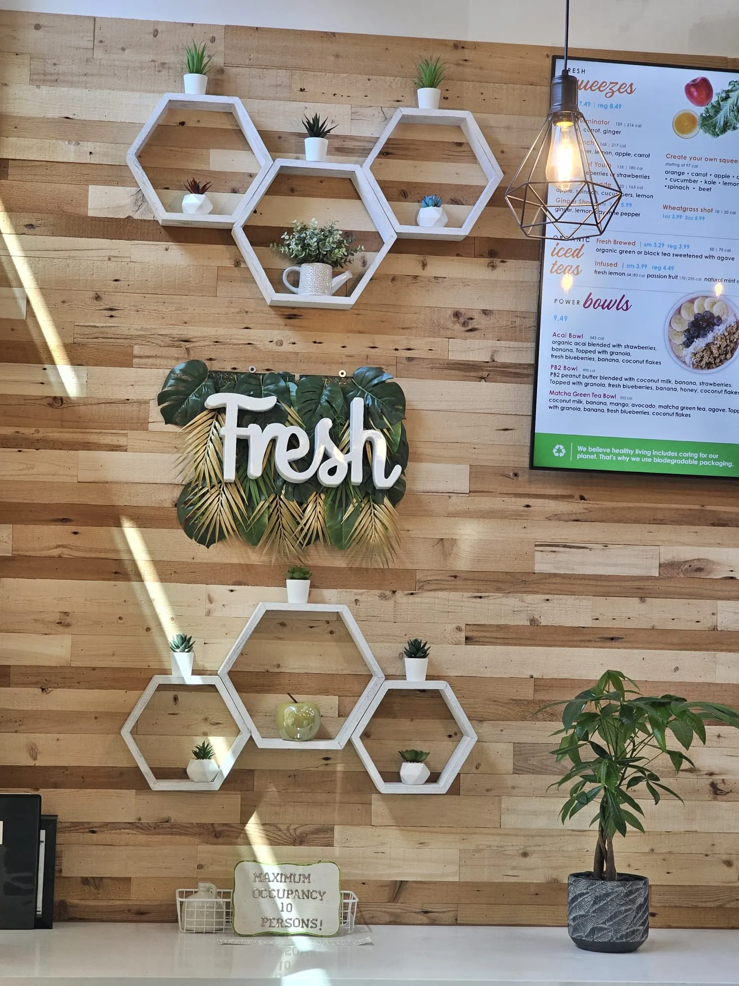 Interior view — FRESH BOWLS & SMOOTHIE CAFÉ