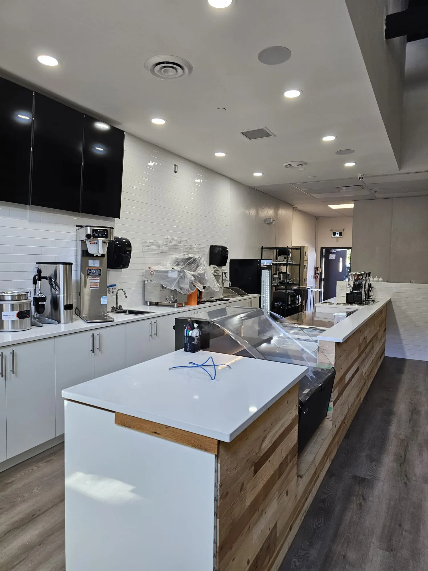 Interior view — FRESH BOWLS & SMOOTHIE CAFÉ